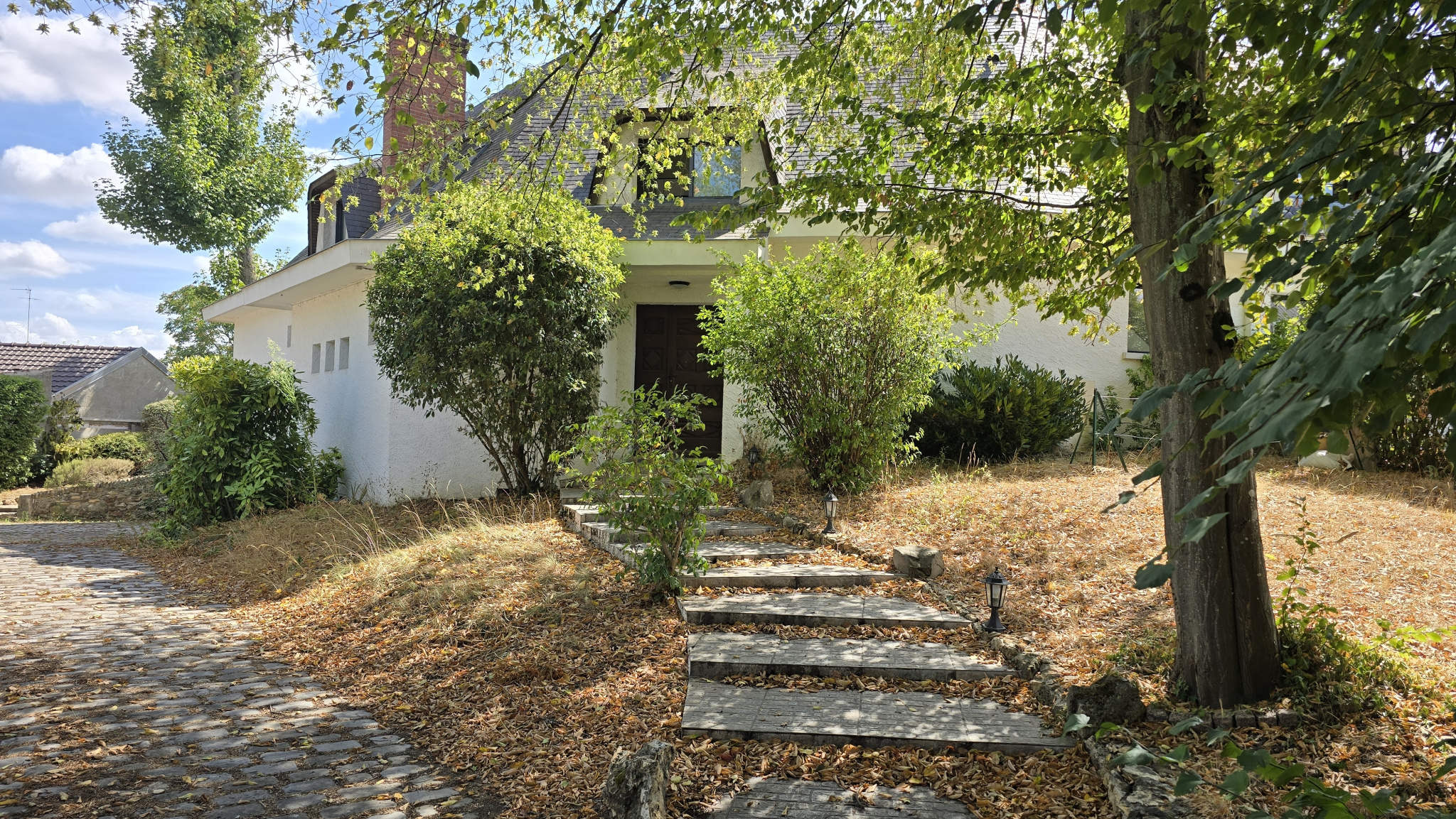 MAISON DE VILLAGE ATYPIQUE SUR 3 NIVEAUX - 3 CHAMBRES - JARD