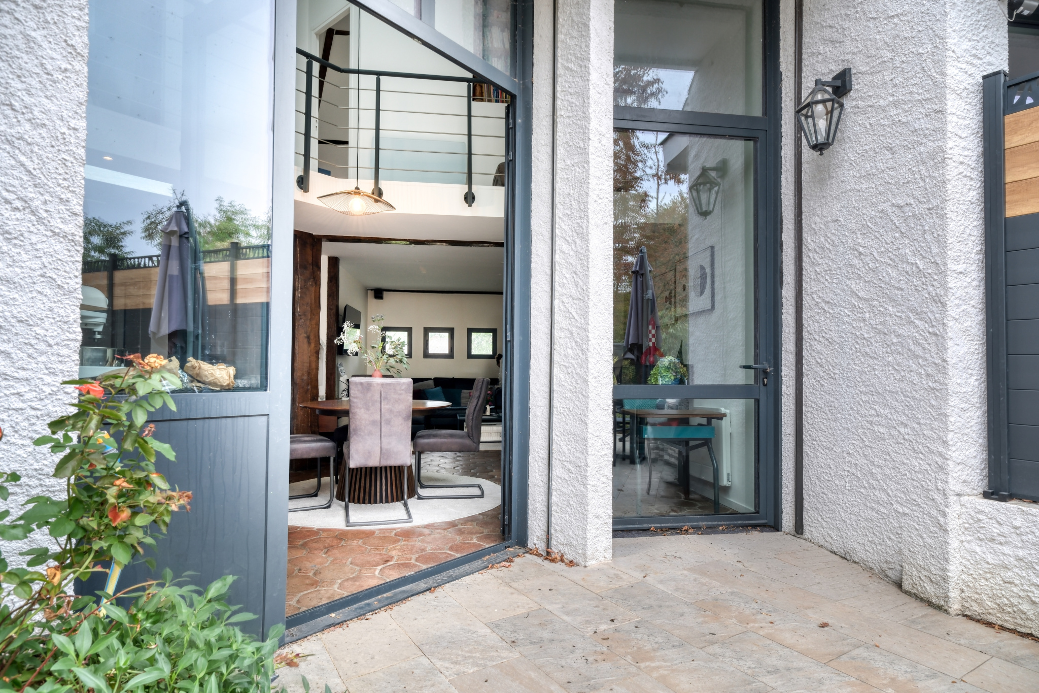 MAISON ATYPIQUE SUR 3 NIVEAUX - 3 CHAMBRES - JARDIN