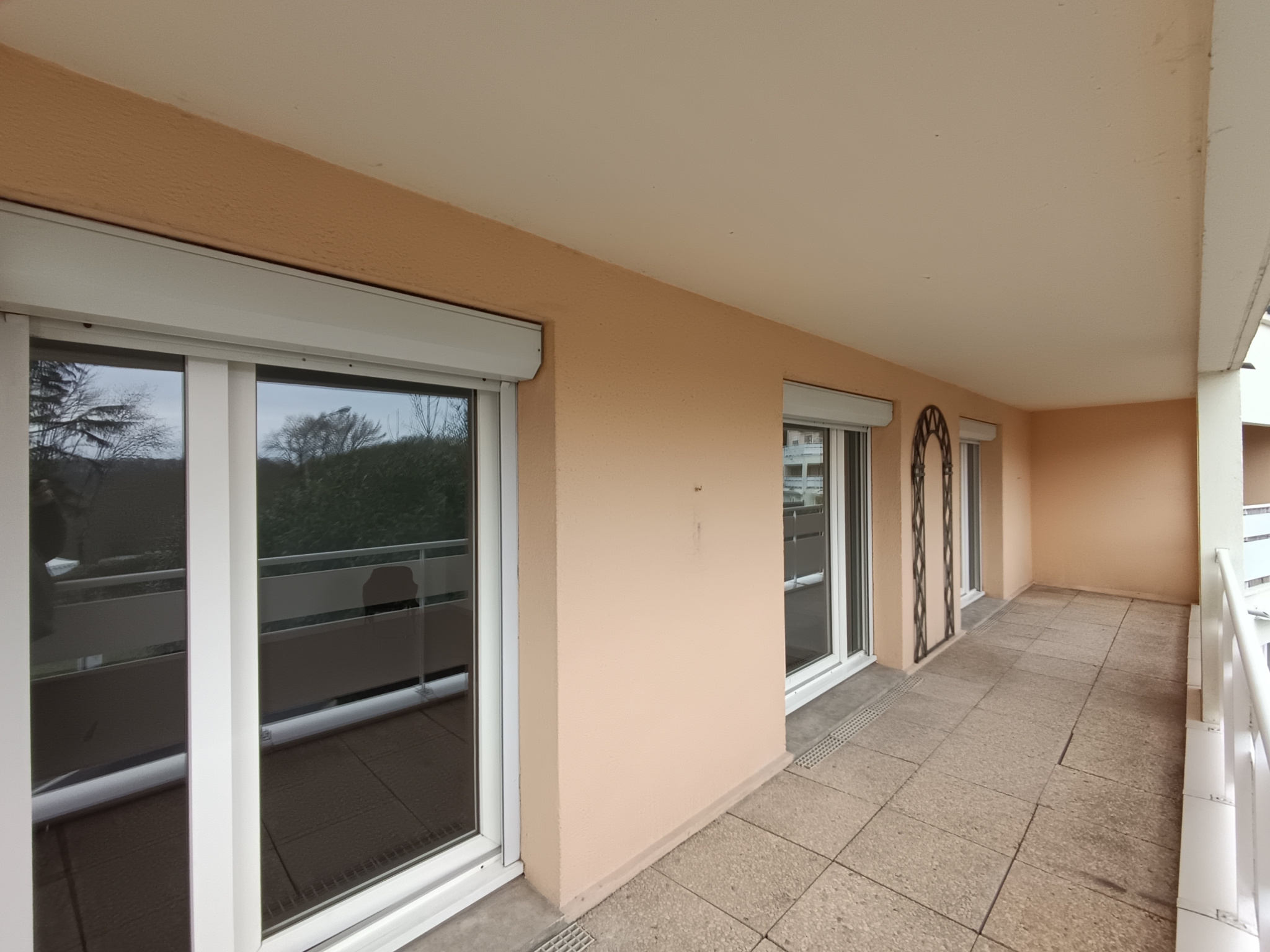 Appartement 4 pcs 93m2 lumineux avec grand balcon