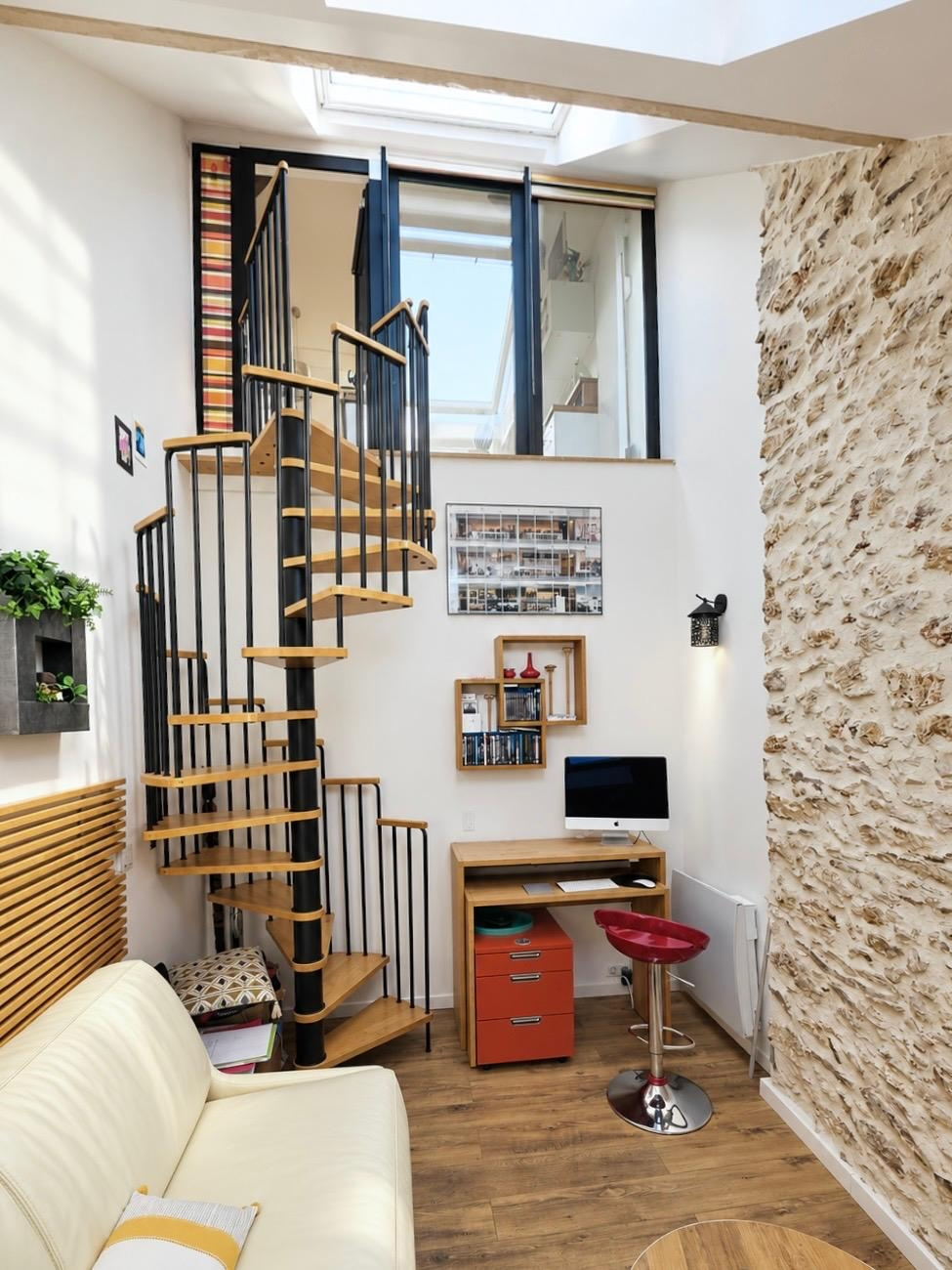 TRES BEL APPARTEMENT ATYPIQUE - 70.15M2 / 100M2 AU SOL - JAR